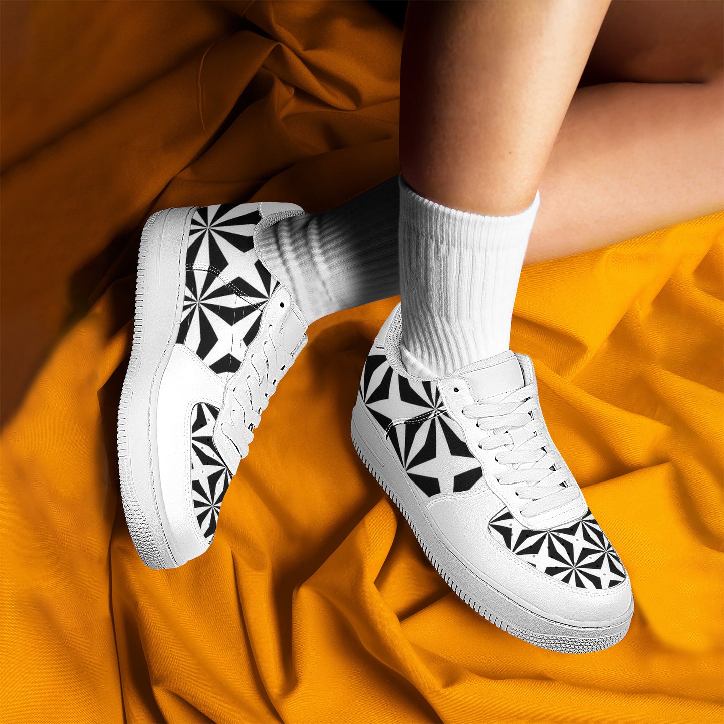 SF_F8 Low Top Unisex Sneaker gorgani b-n-w