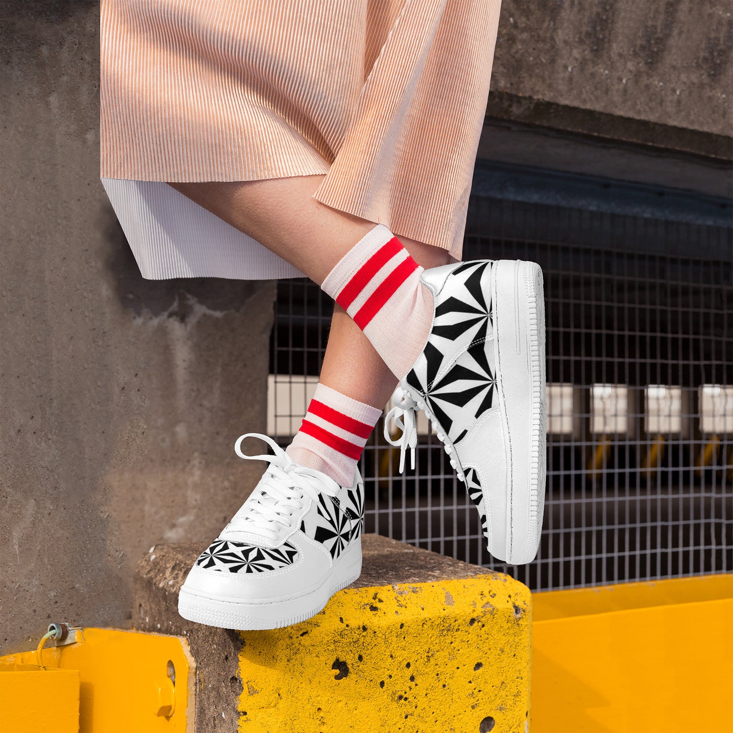 SF_F8 Low Top Unisex Sneaker gorgani b-n-w